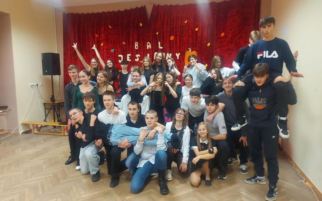 Bal Jesienny w internacie Zespołu Szkół Sióstr Niepokalanek