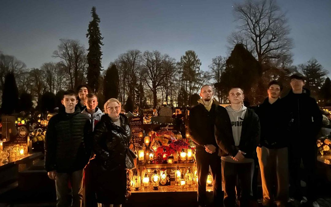 Pamięć i Cześć: Zapalmy Znicze na Grobach Poległych