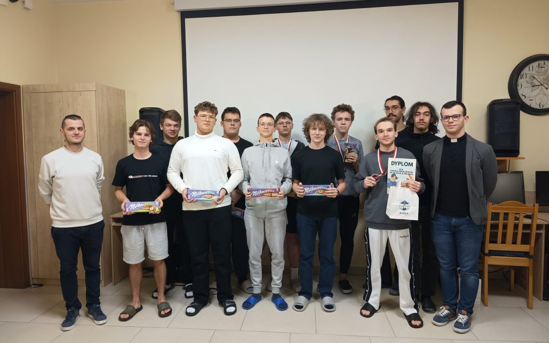 Wręczenie nagród za Turniej Tenisa Stołowego oraz cząstkowych wyróżnień za czystość w pokojach