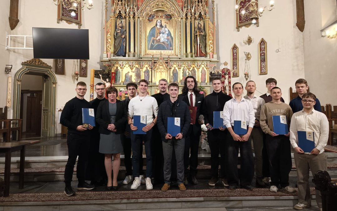 Uroczyste pożegnanie maturzystów